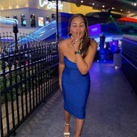 Chic Strapless Blue Midi Dress - Picture 9 of 9